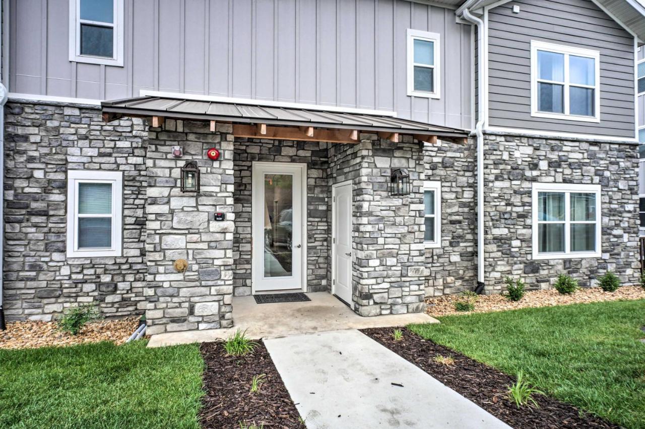 Chic Retreat About 4 Mi To Silver Dollar Apartment
