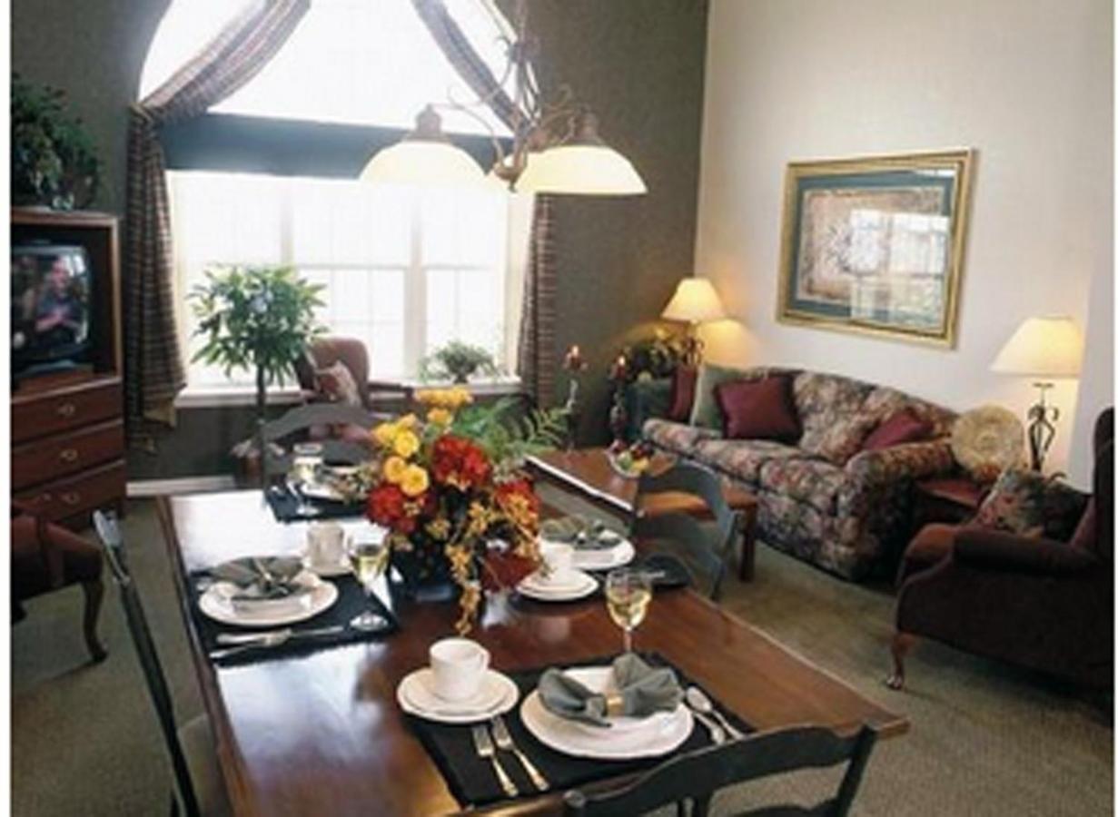 Grand Crowne Hotel