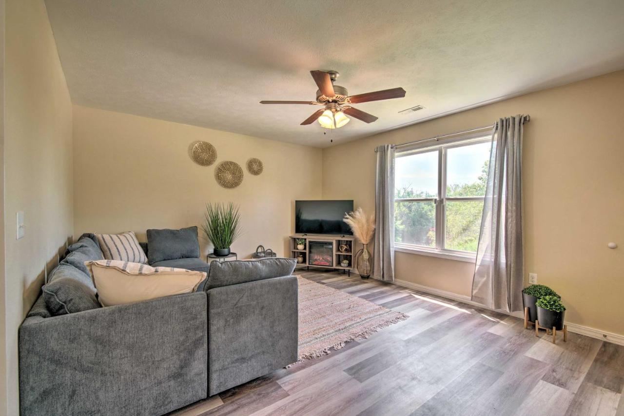 With Patio And Fire Pit 7 Mi To Downtown Branson