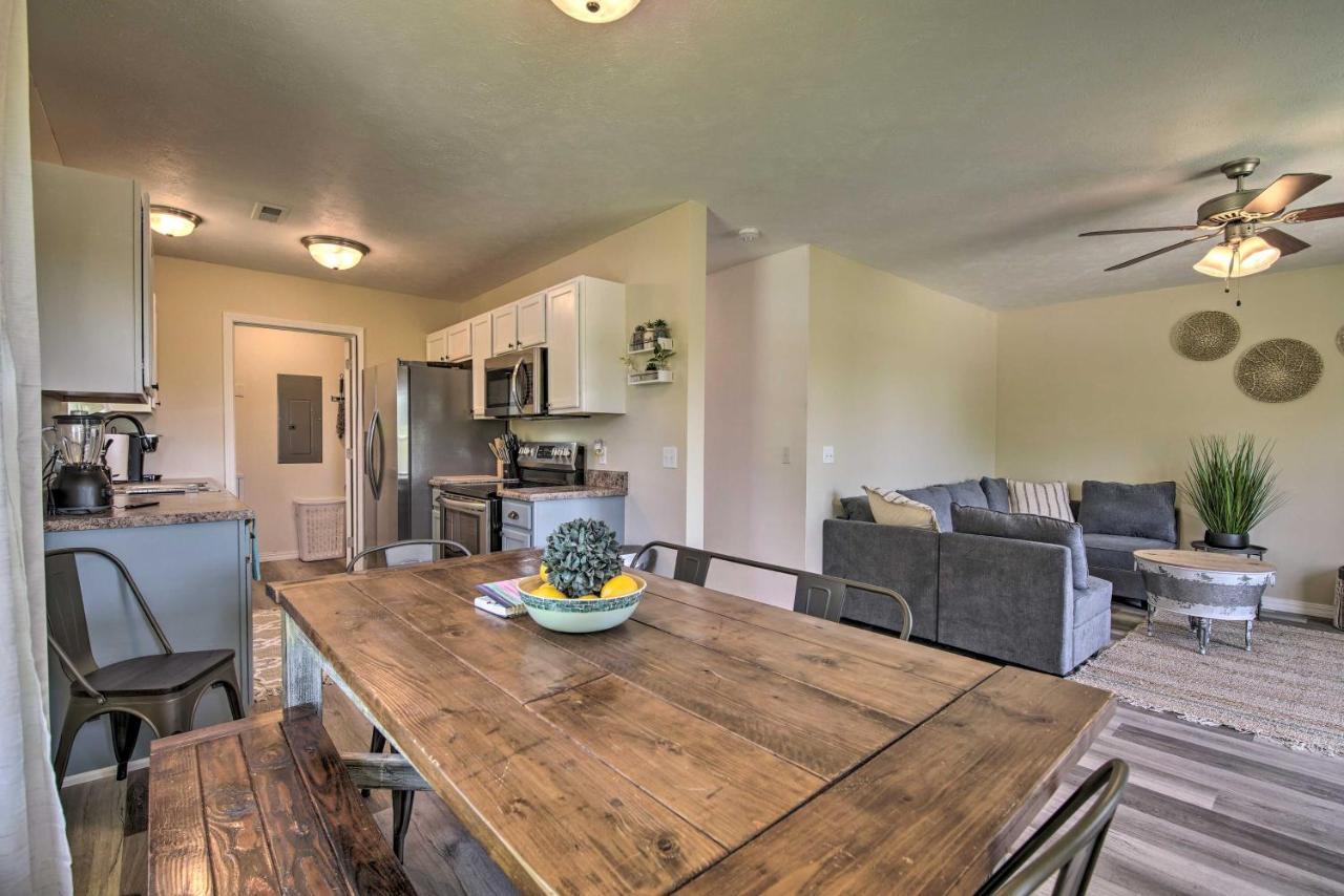 With Patio And Fire Pit 7 Mi To Downtown *
