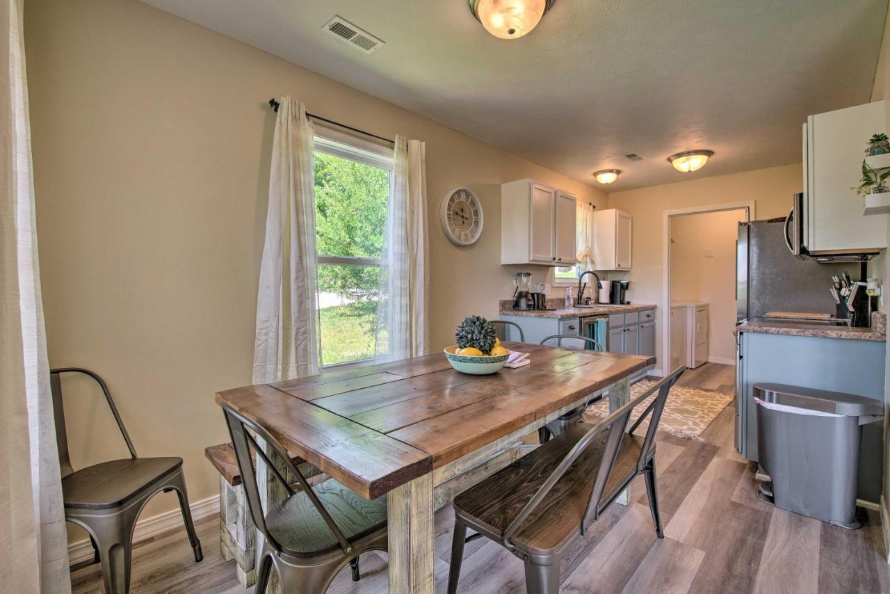 With Patio And Fire Pit 7 Mi To Downtown Holiday home