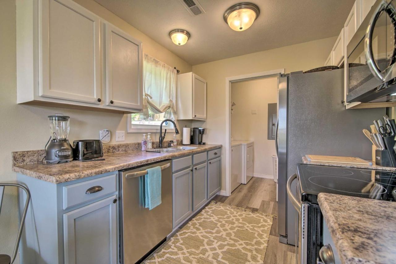 With Patio And Fire Pit 7 Mi To Downtown *