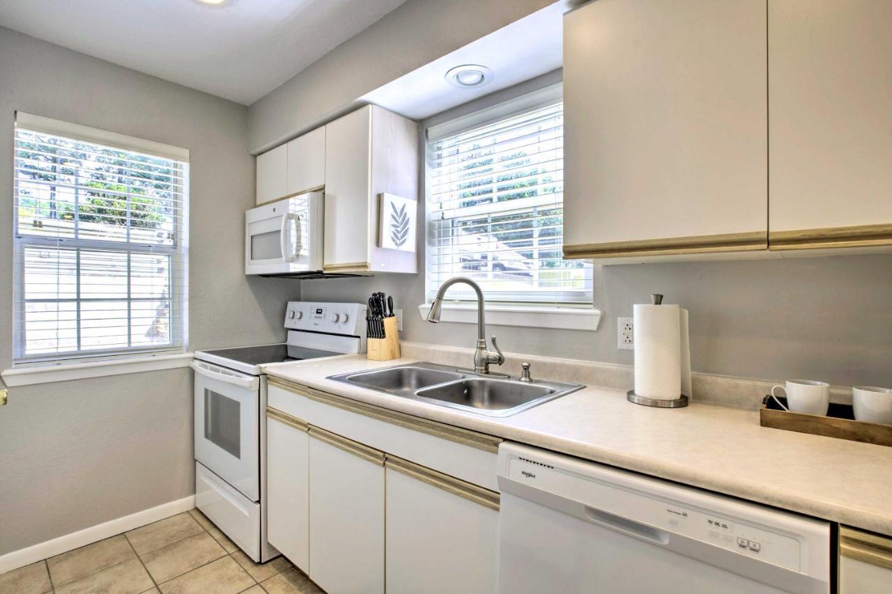 Apartment Retreat With Pool Access About 3 Mi To Dtwn