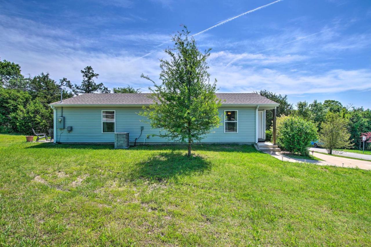 With Patio And Fire Pit 7 Mi To Downtown *