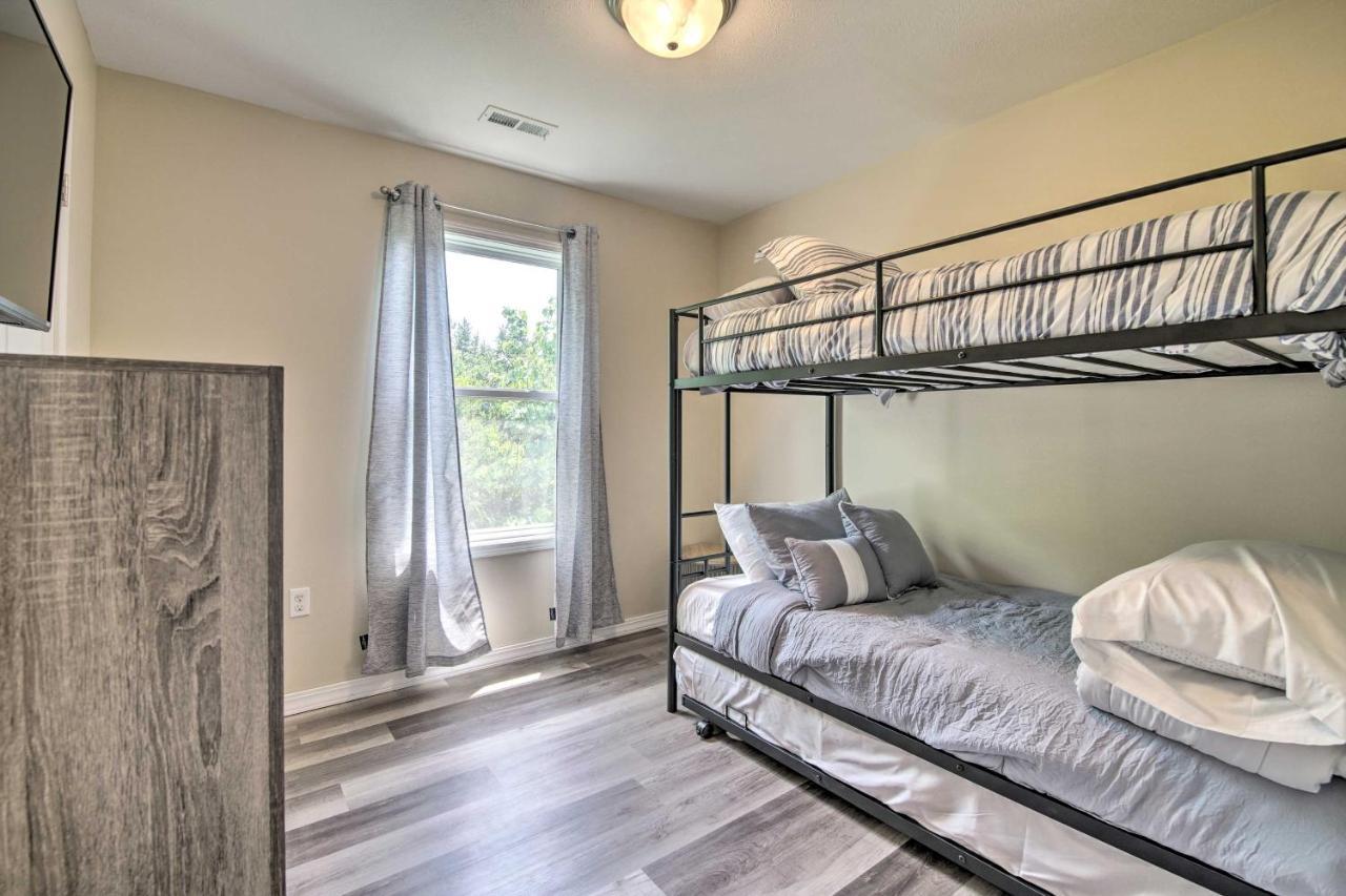 With Patio And Fire Pit 7 Mi To Downtown Holiday home *