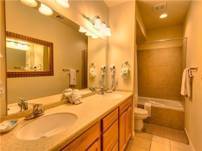 Apartment Pool Wi-fi Hot Tub Walk-in Silver Dollar 1504a
