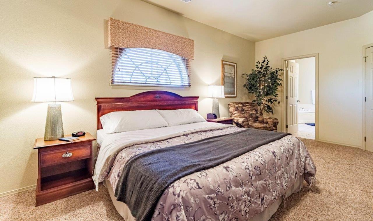 Pools Sleeps 10 Close To 76 Silver Dollar 0502 Branson