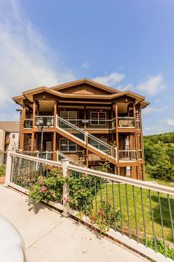 Pool Wi-fi Hot Tub Walk-in Silver Dollar 1504a Branson