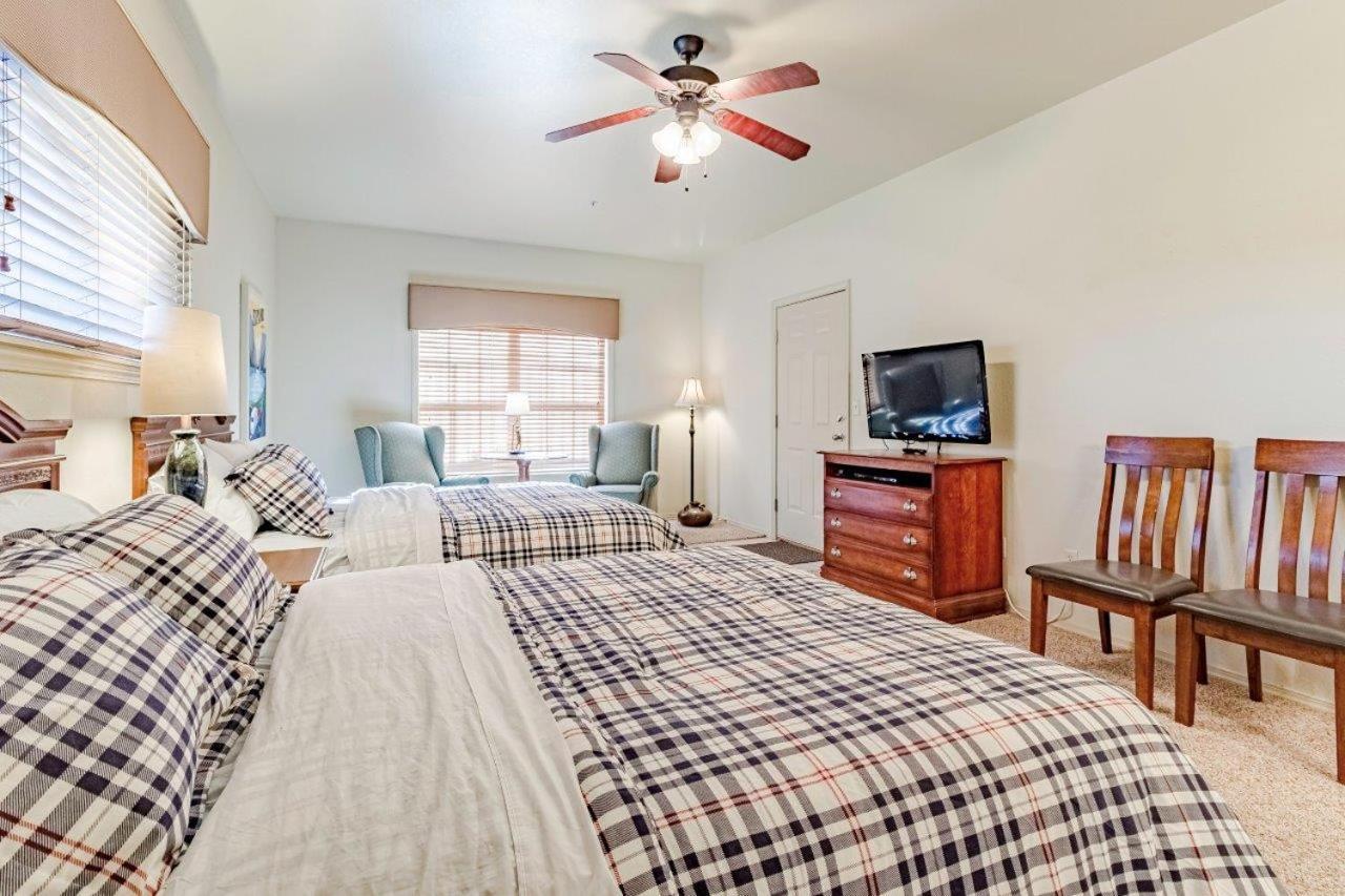 Pools Sleeps 10 Close To 76 Silver Dollar 0502 Apartment