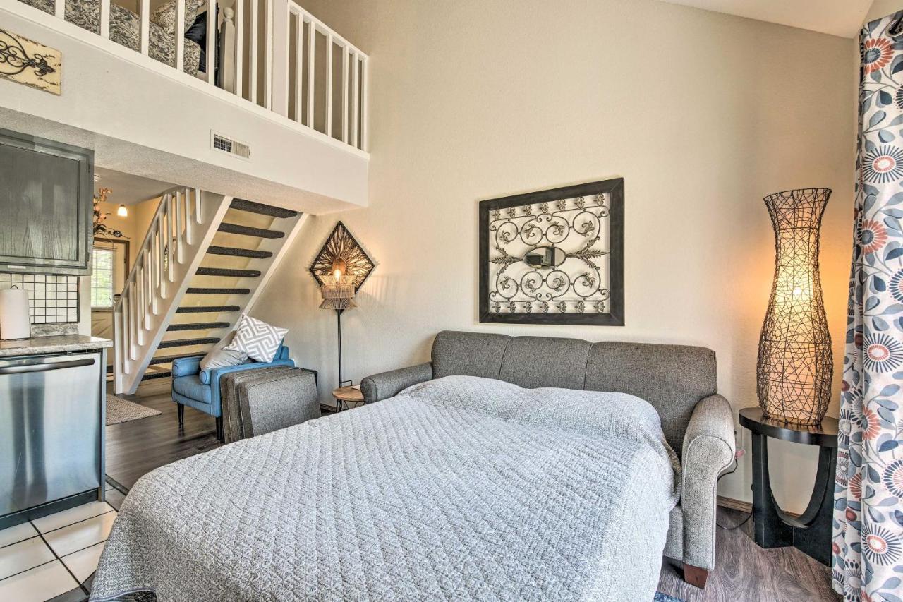 Cozy And Convenient With Balcony! Branson