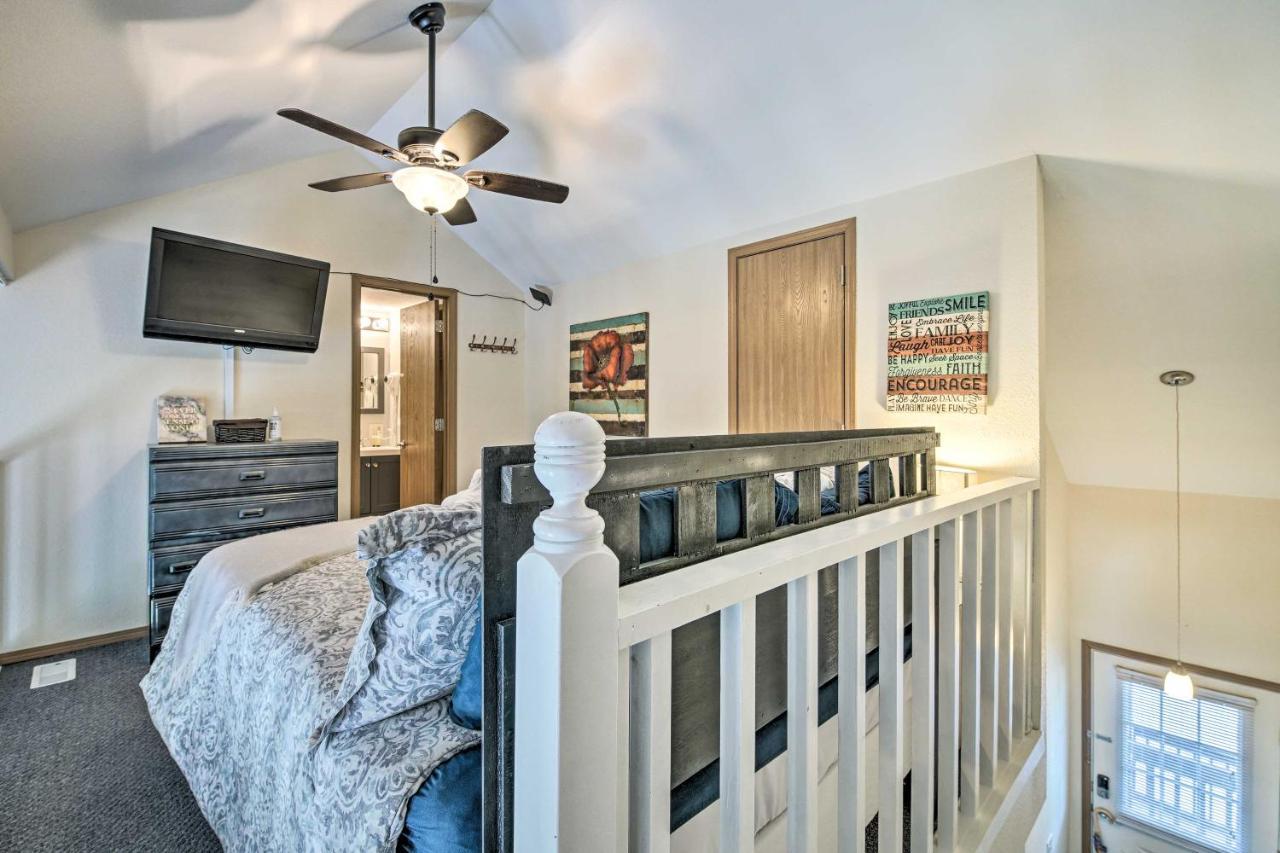 Cozy And Convenient With Balcony! Branson