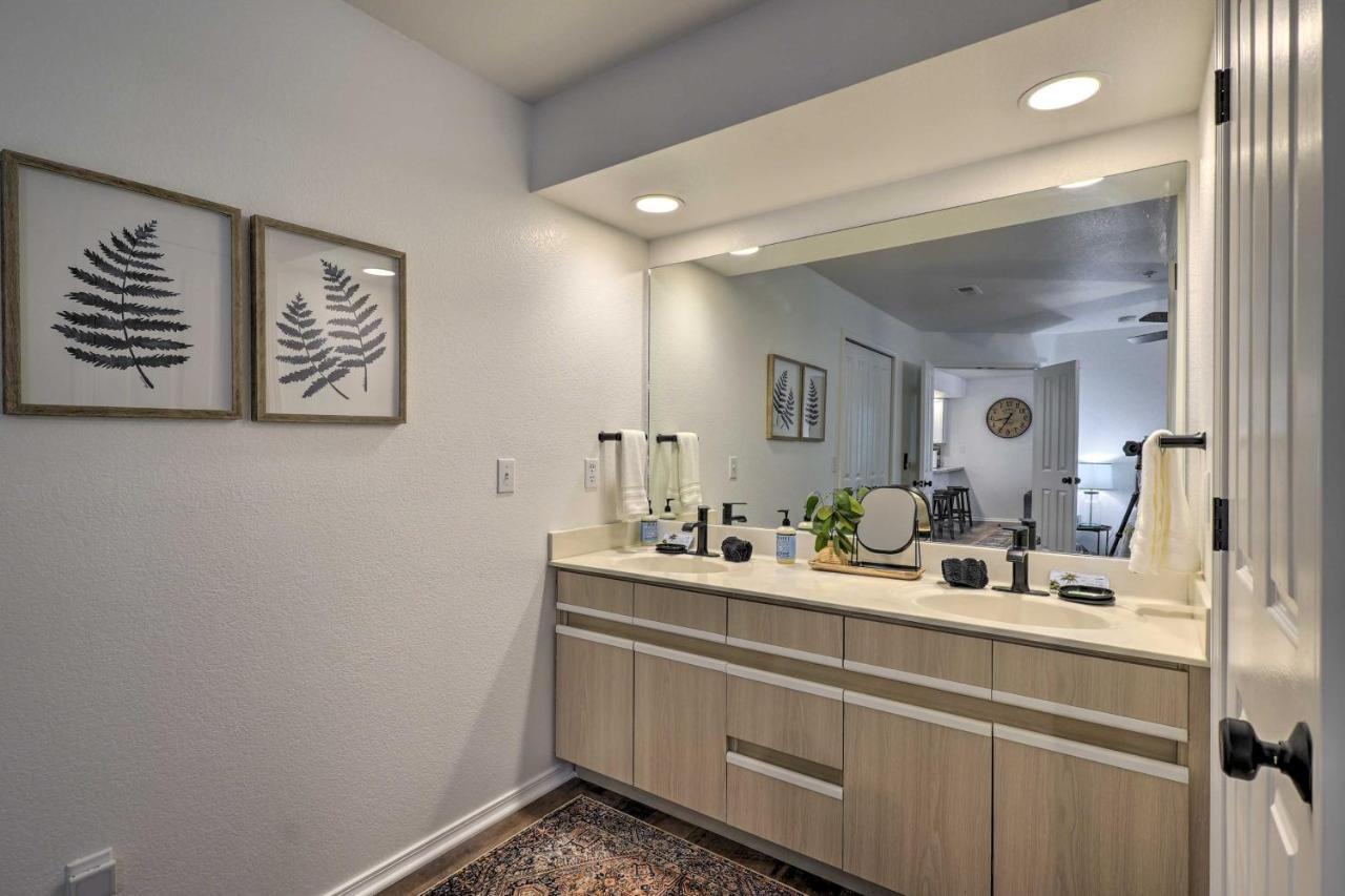 Apartment Lakefront With Sunroom And Views!