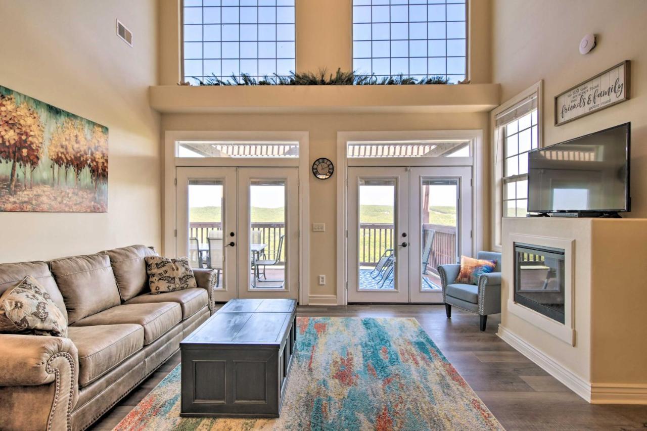 Apartment Luxe Retreat With Mtn Views And Pool Access! *