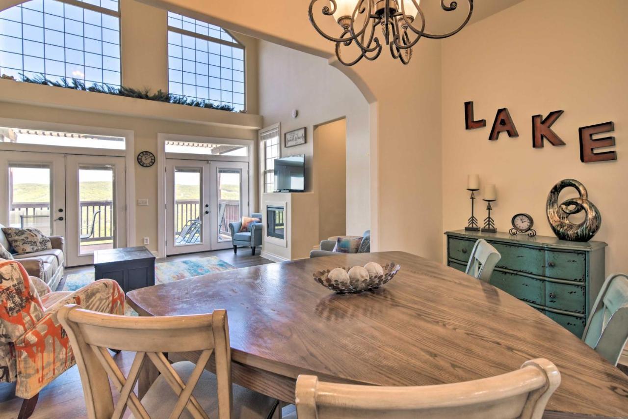 Luxe Retreat With Mtn Views And Pool Access! Apartment