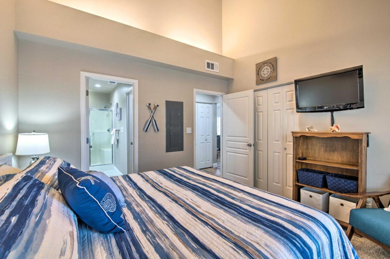 Cozy And Deluxe Balcony And Pool Access Apartment
