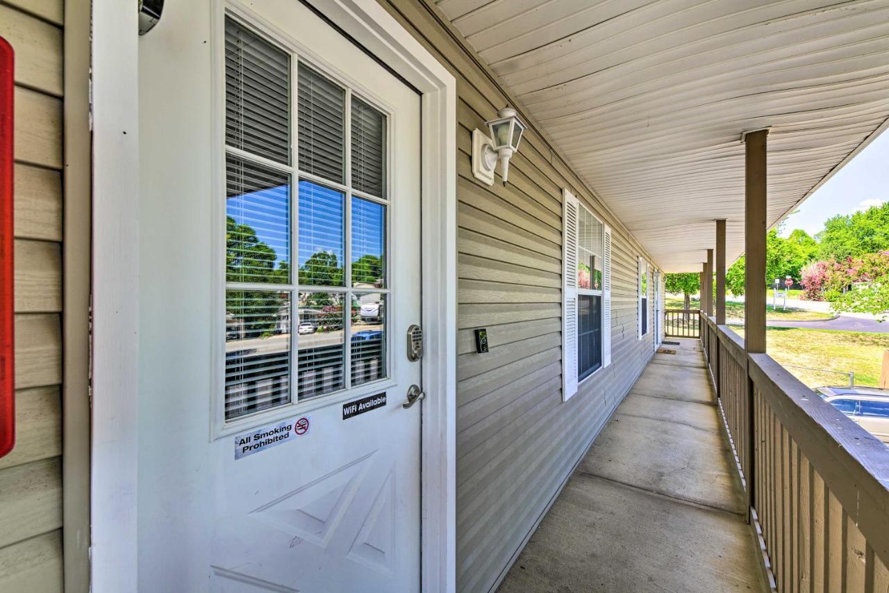 Cozy And Convenient With Balcony! Branson