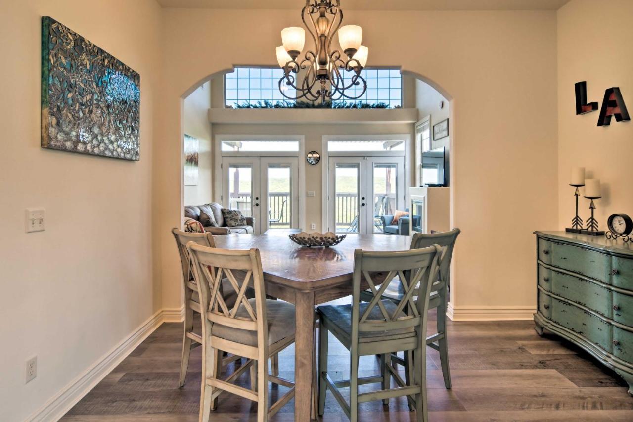 Luxe Retreat With Mtn Views And Pool Access! Apartment