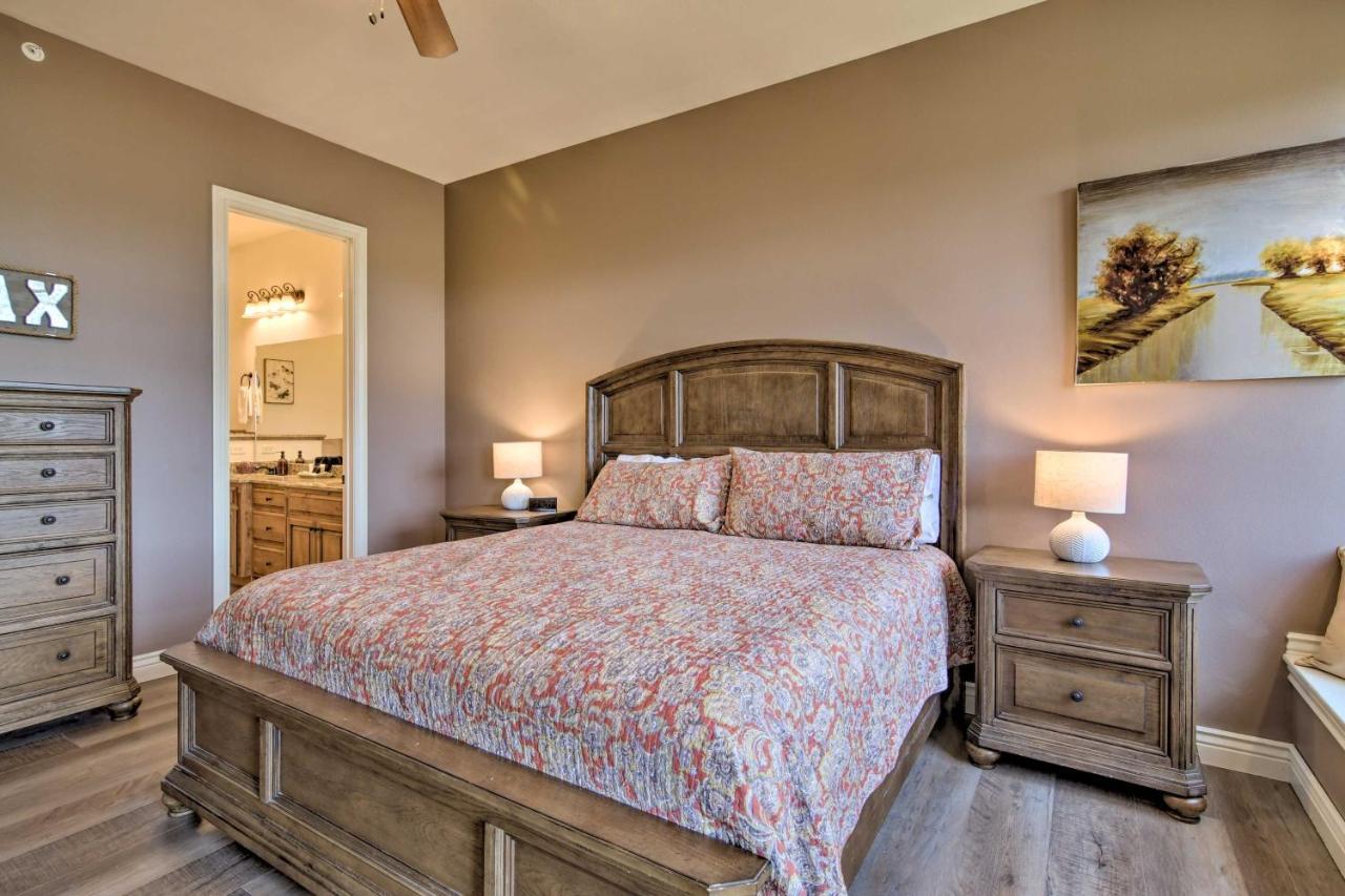 Luxe Retreat With Mtn Views And Pool Access! Apartment