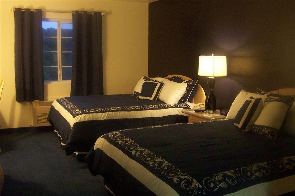 Rodeway Branson, Brick House Inn