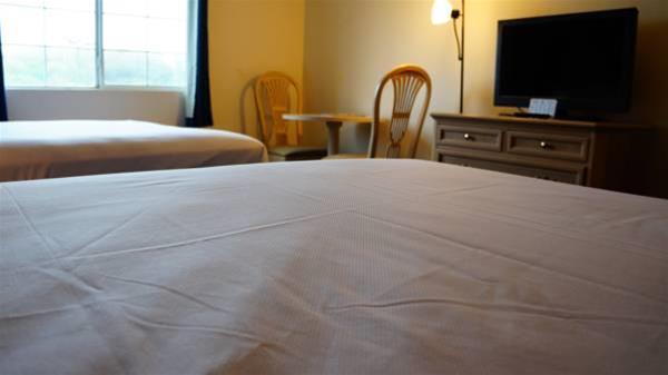 Rodeway Branson, Brick House Inn