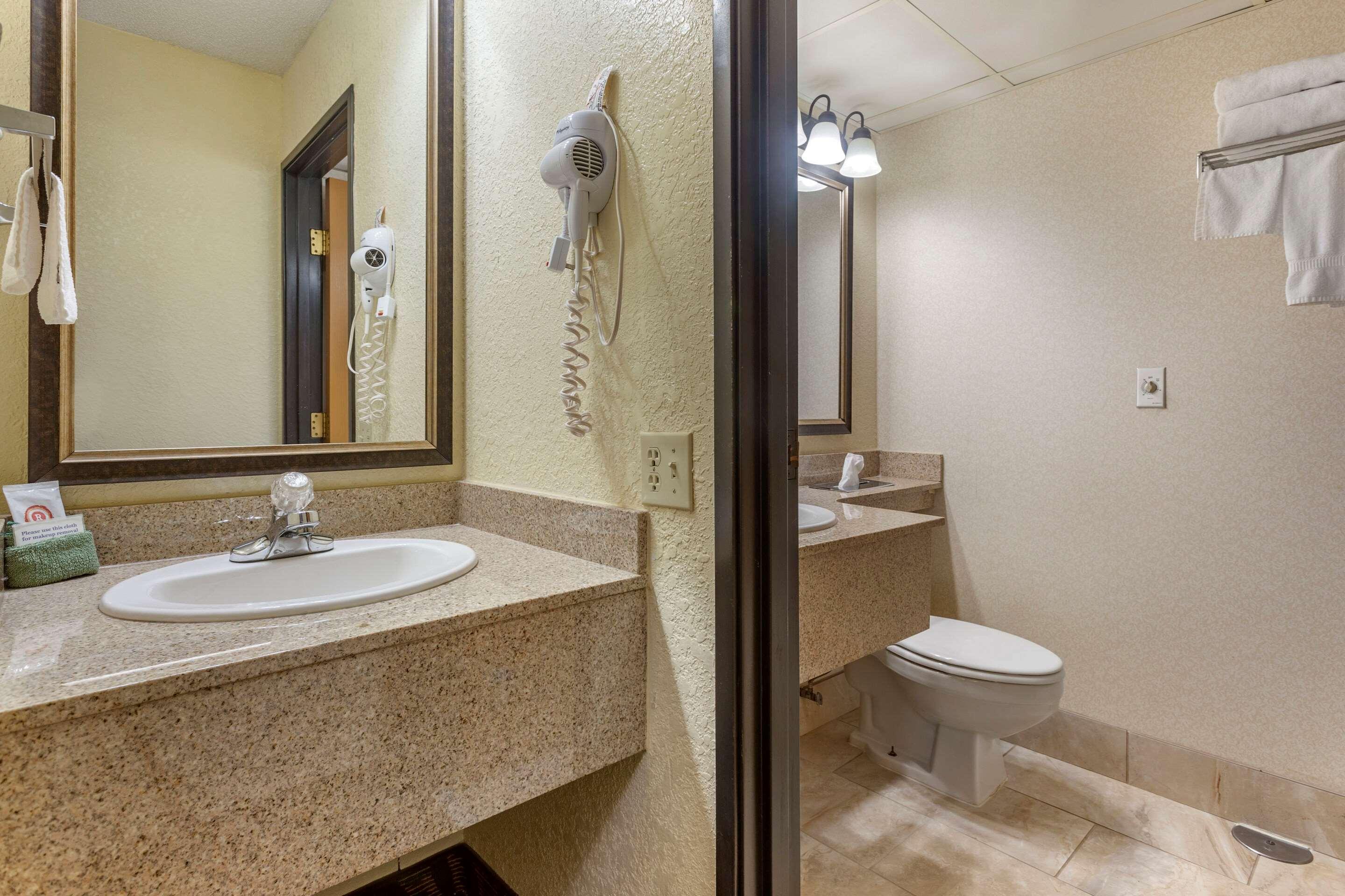 Comfort At Thousand Hills Inn