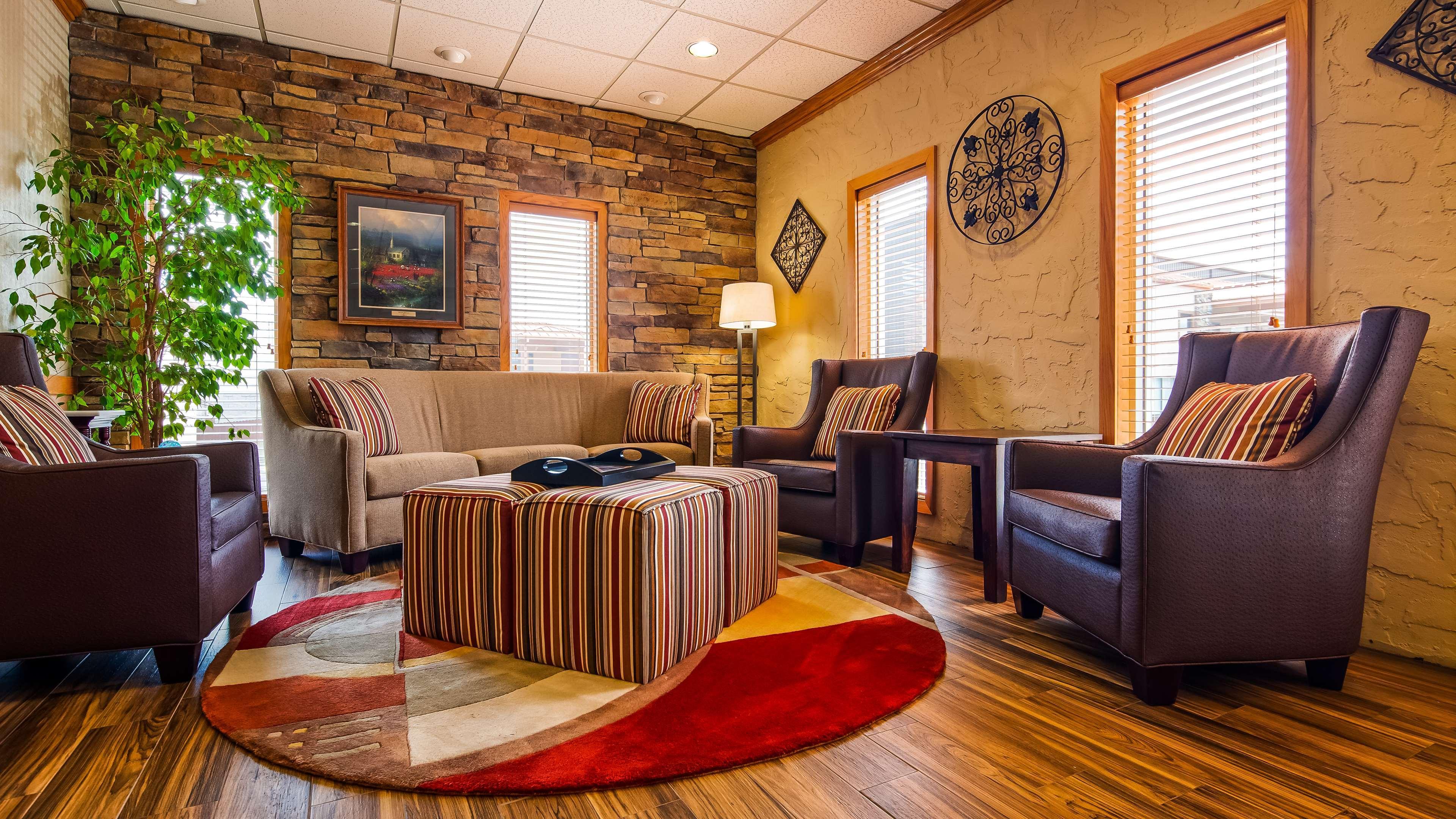 Western Center Pointe Hotel
