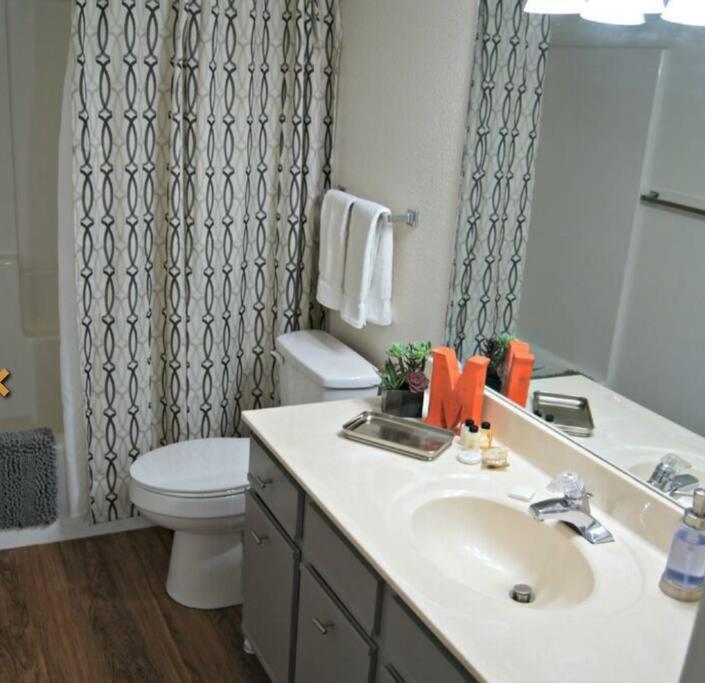 Krehbiel 2bd 2bath Apartment *