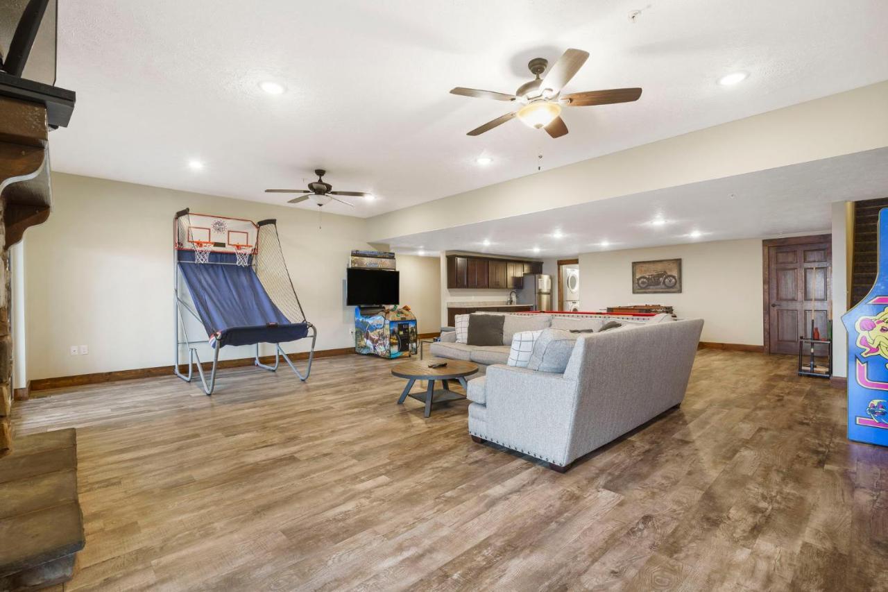Holiday home Luxe Gaming Paradise W Breathtaking Views Indoor Pool Close To Sdc Branson