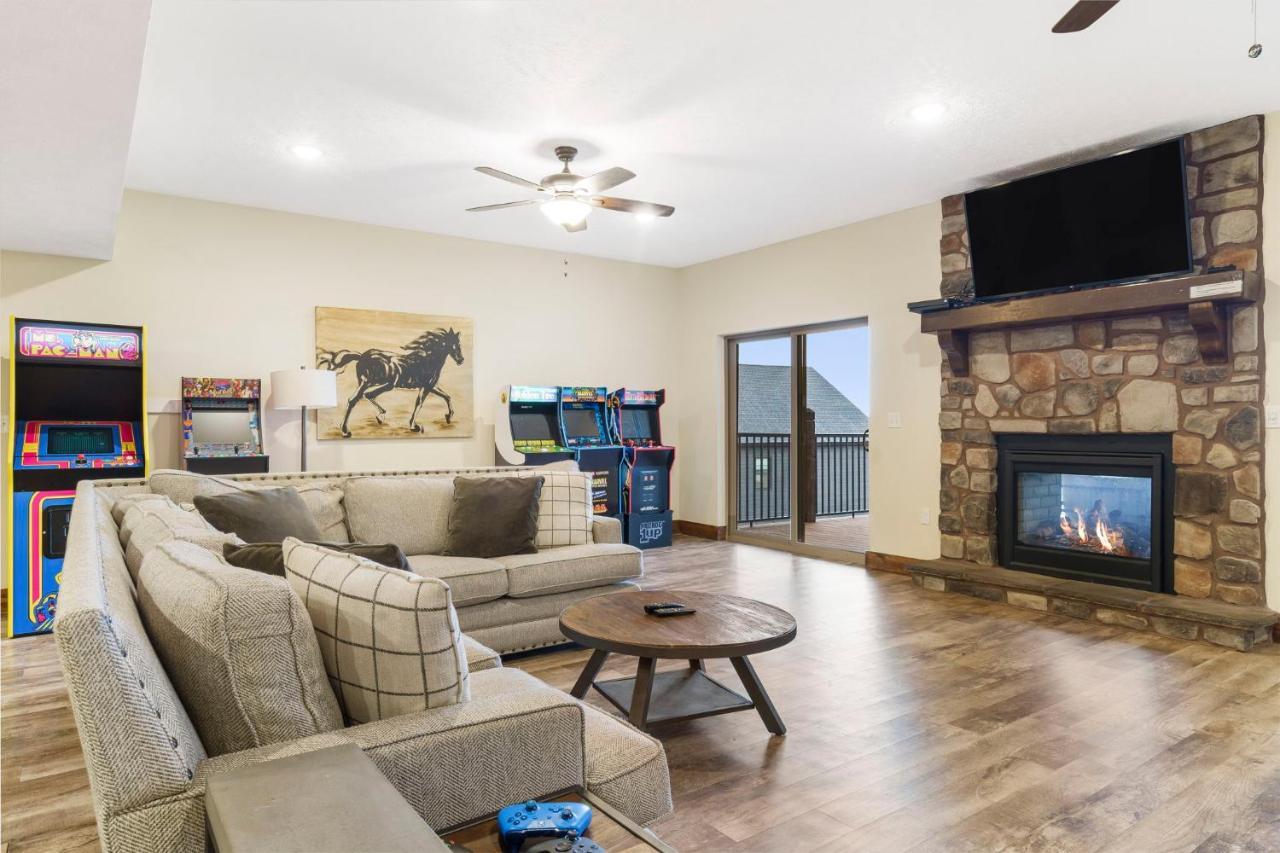 Holiday home Luxe Gaming Paradise W Breathtaking Views Indoor Pool Close To Sdc