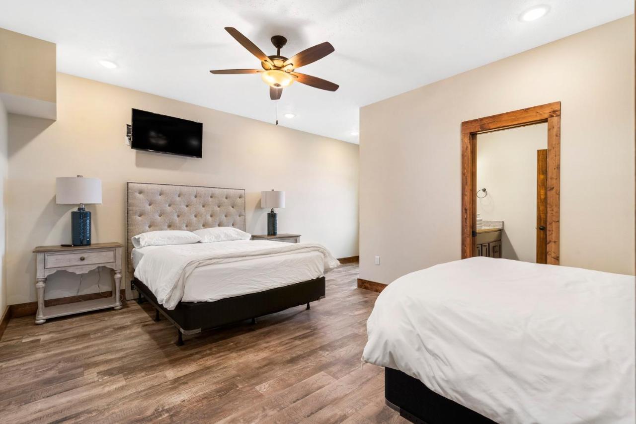 Holiday home Luxe Gaming Paradise W Breathtaking Views Indoor Pool Close To Sdc Branson