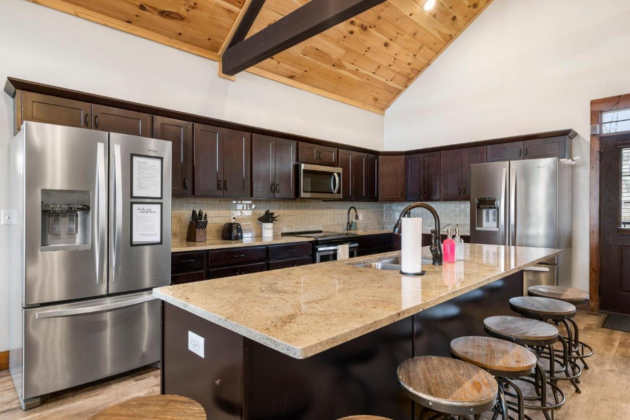 Holiday home Luxe Gaming Paradise W Breathtaking Views Indoor Pool Close To Sdc