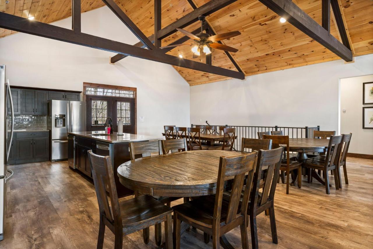 Luxe Gaming Paradise W Breathtaking Views Indoor Pool Close To Sdc Holiday home Branson