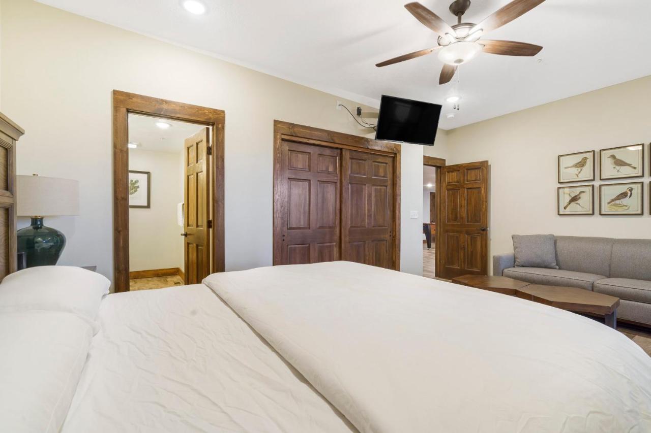 Holiday home Luxe Gaming Paradise W Breathtaking Views Indoor Pool Close To Sdc