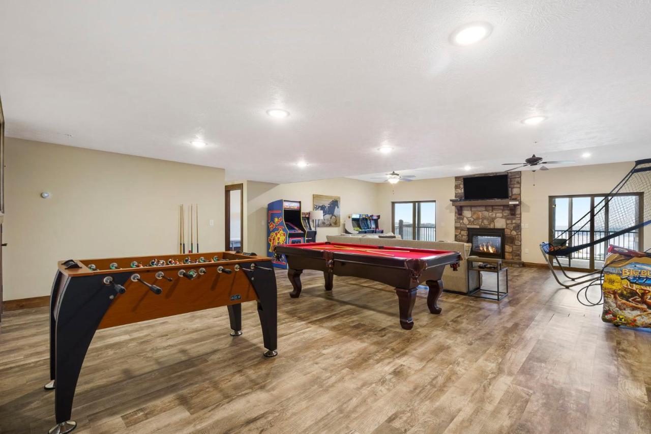 Luxe Gaming Paradise W Breathtaking Views Indoor Pool Close To Sdc Holiday home