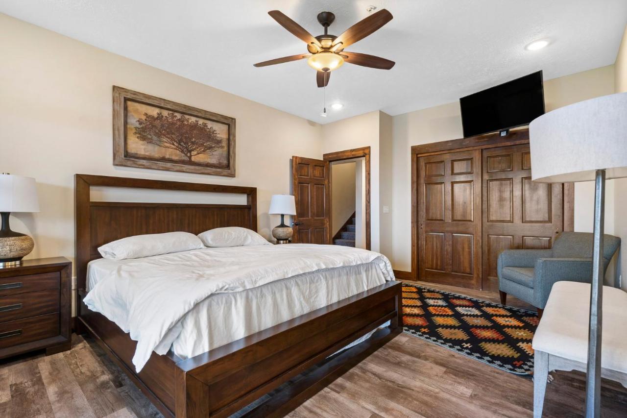 Luxe Gaming Paradise W Breathtaking Views Indoor Pool Close To Sdc Holiday home Branson