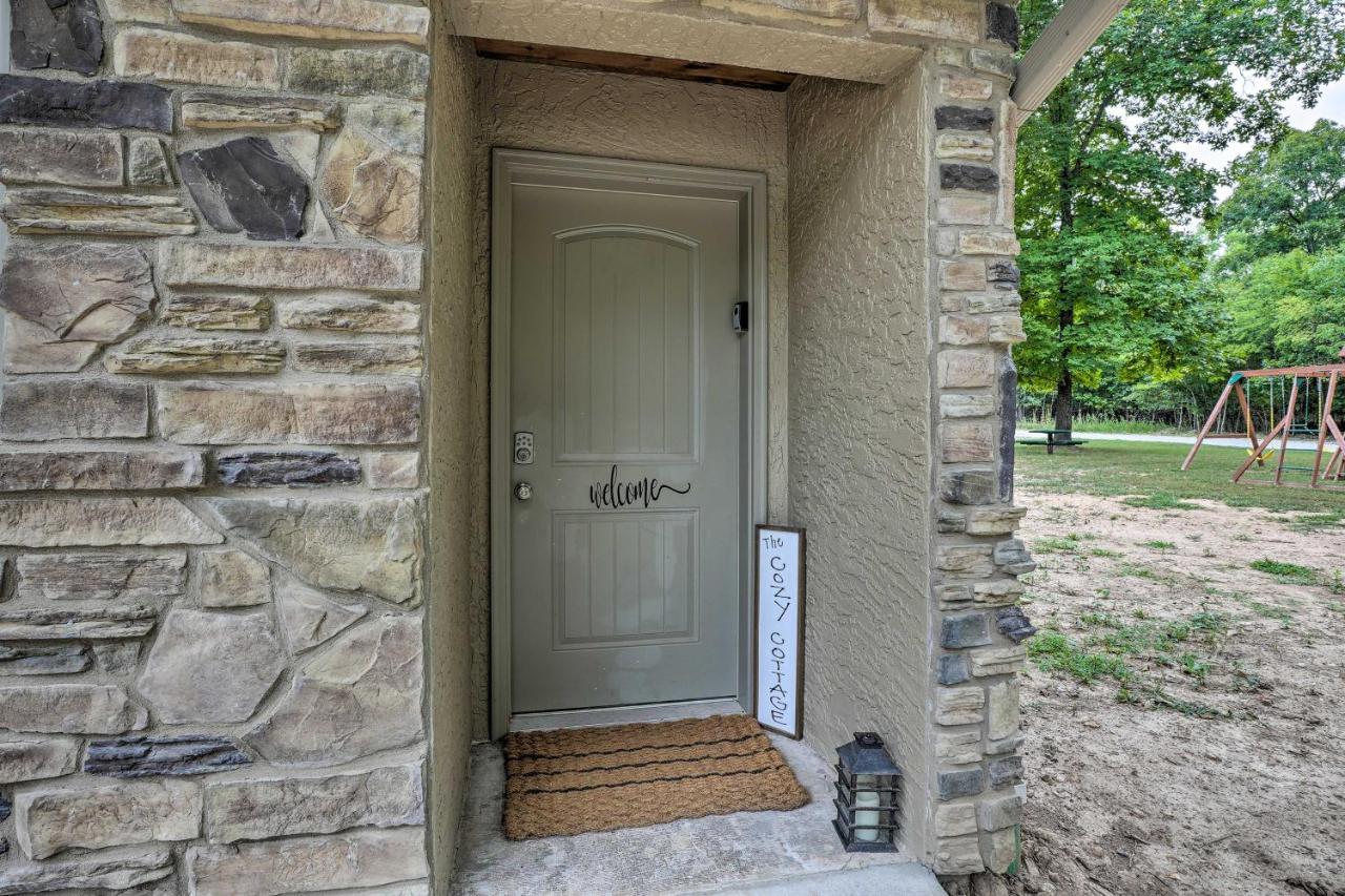 The Cozy With Taneycomo Access! Branson