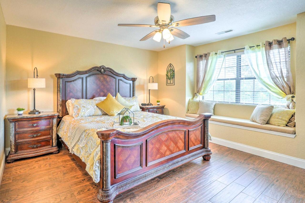With Pool Access - Walk To Strip! *
