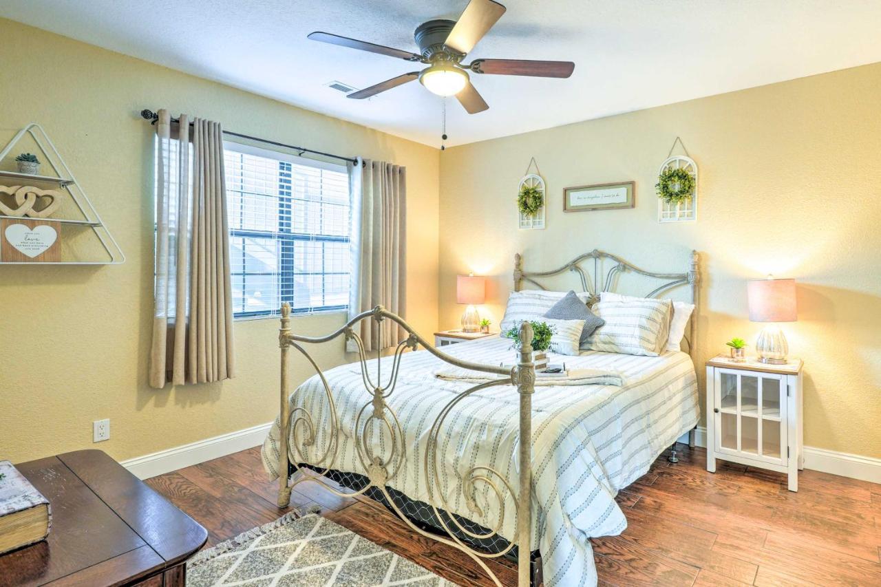 Apartment With Pool Access - Walk To Strip!