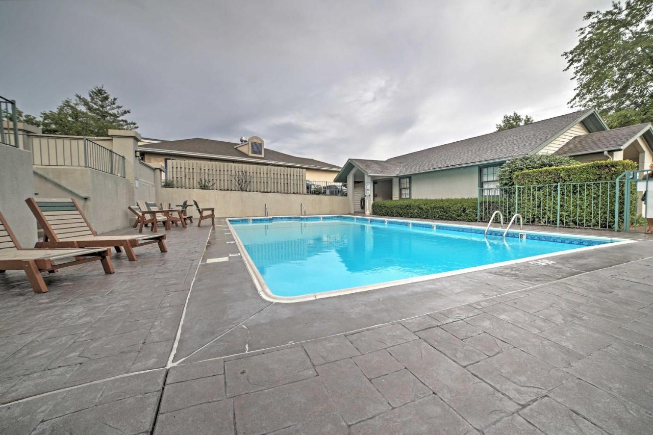 With Pool Access - Walk To Strip!