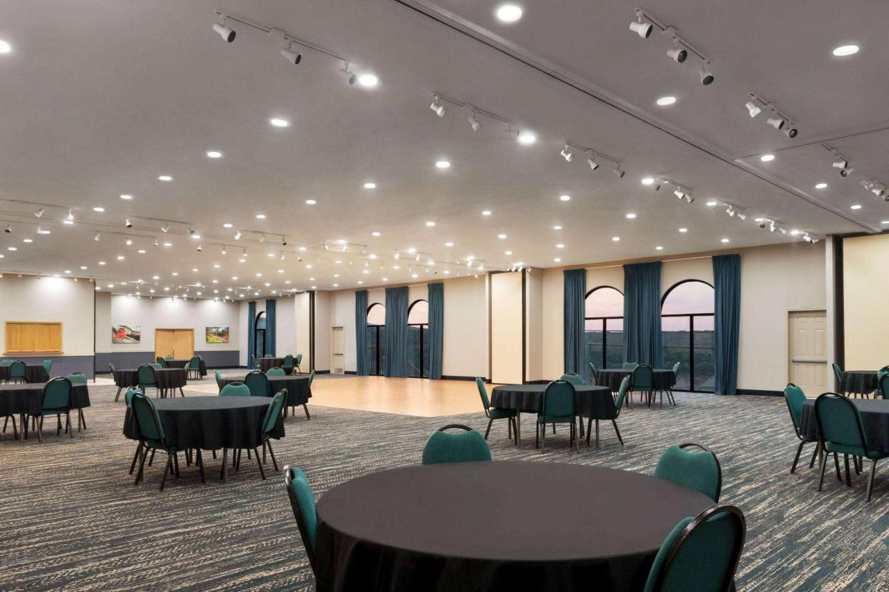 Americinn By Wyndham & Conference Center Hotel 3*