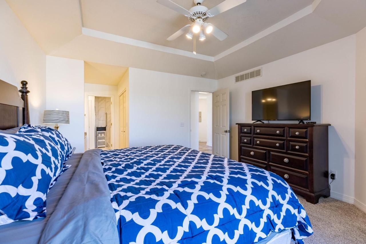 B 32-1 Spacious Close To Pool Villa *