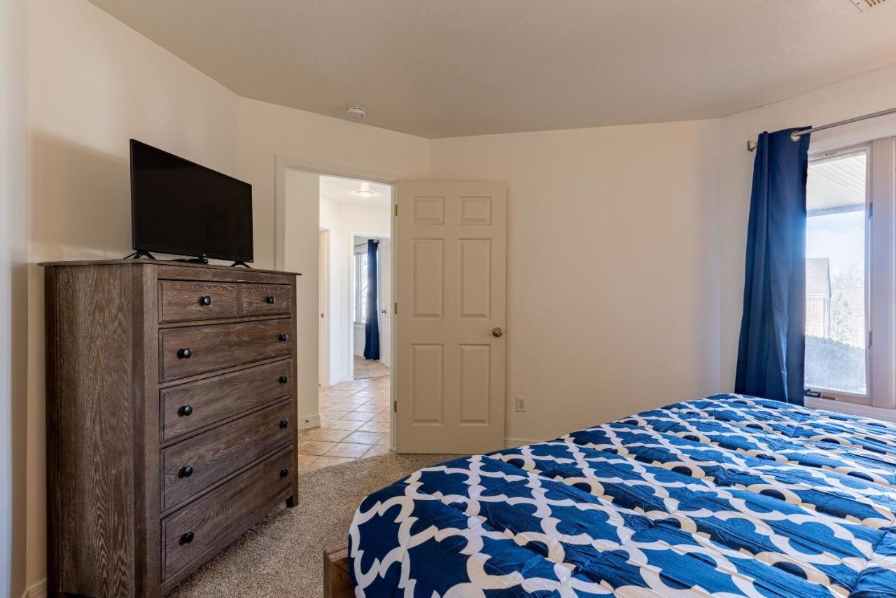 B 32-1 Spacious Close To Pool * Branson