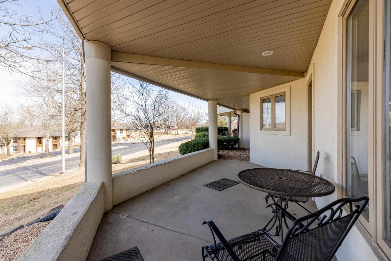 B 32-1 Spacious Close To Pool