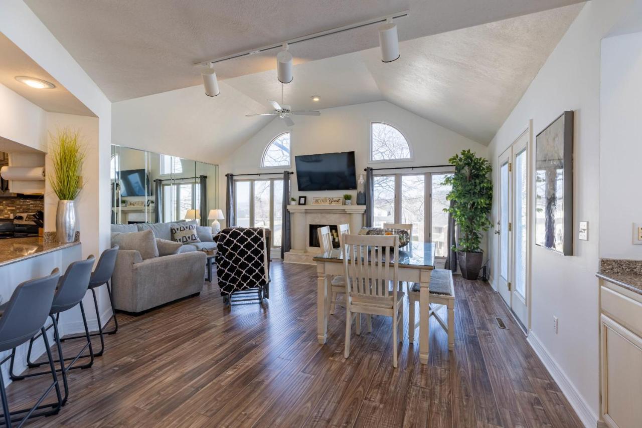 B 32-1 Spacious Close To Pool Villa Branson