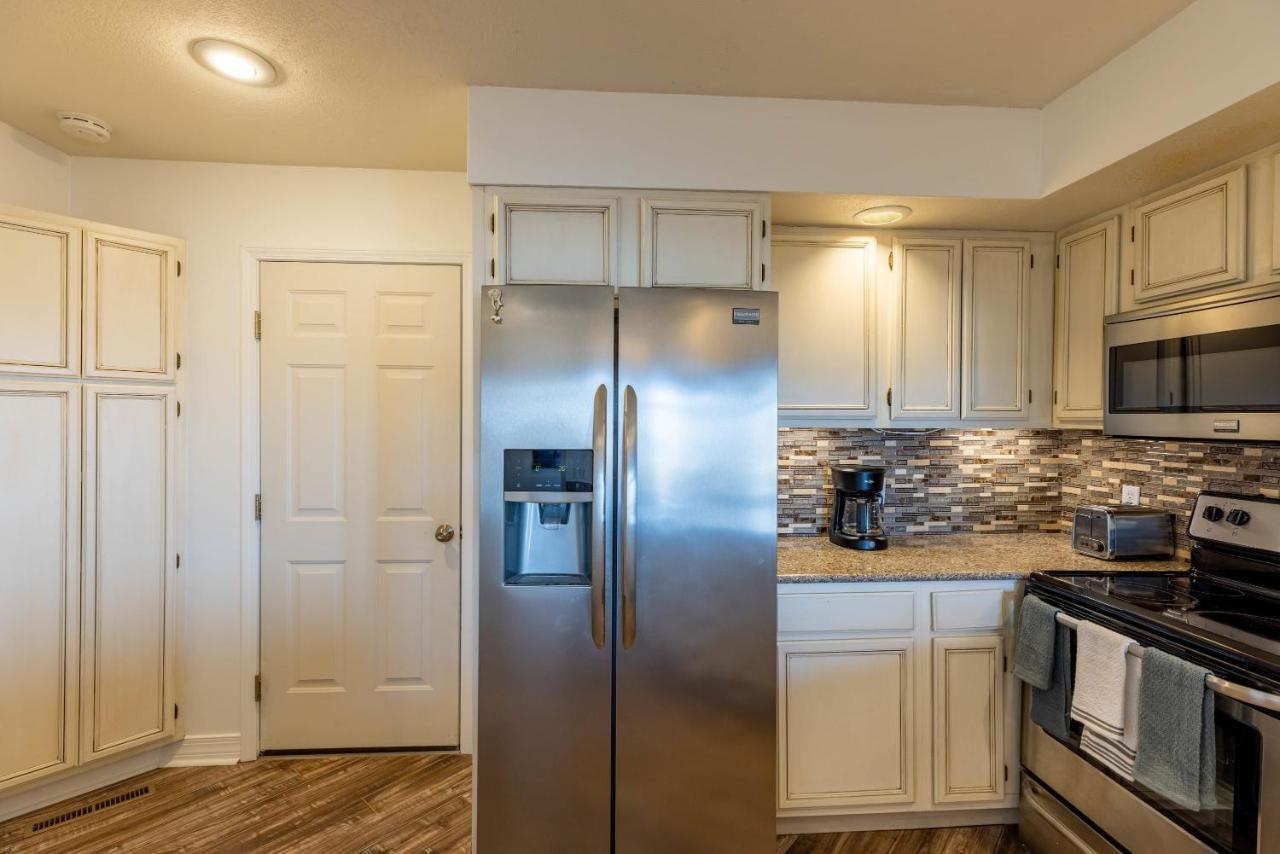 B 32-1 Spacious Close To Pool *