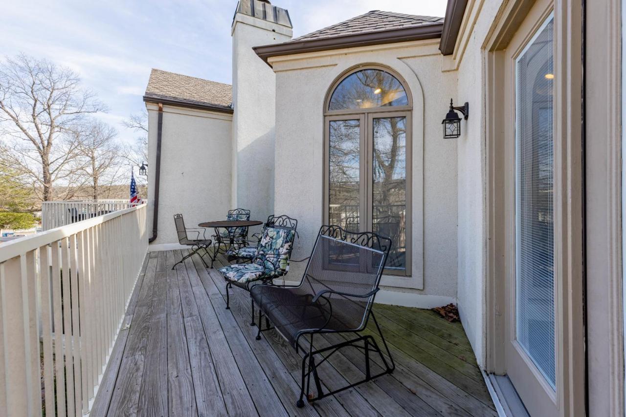 B 32-1 Spacious Close To Pool