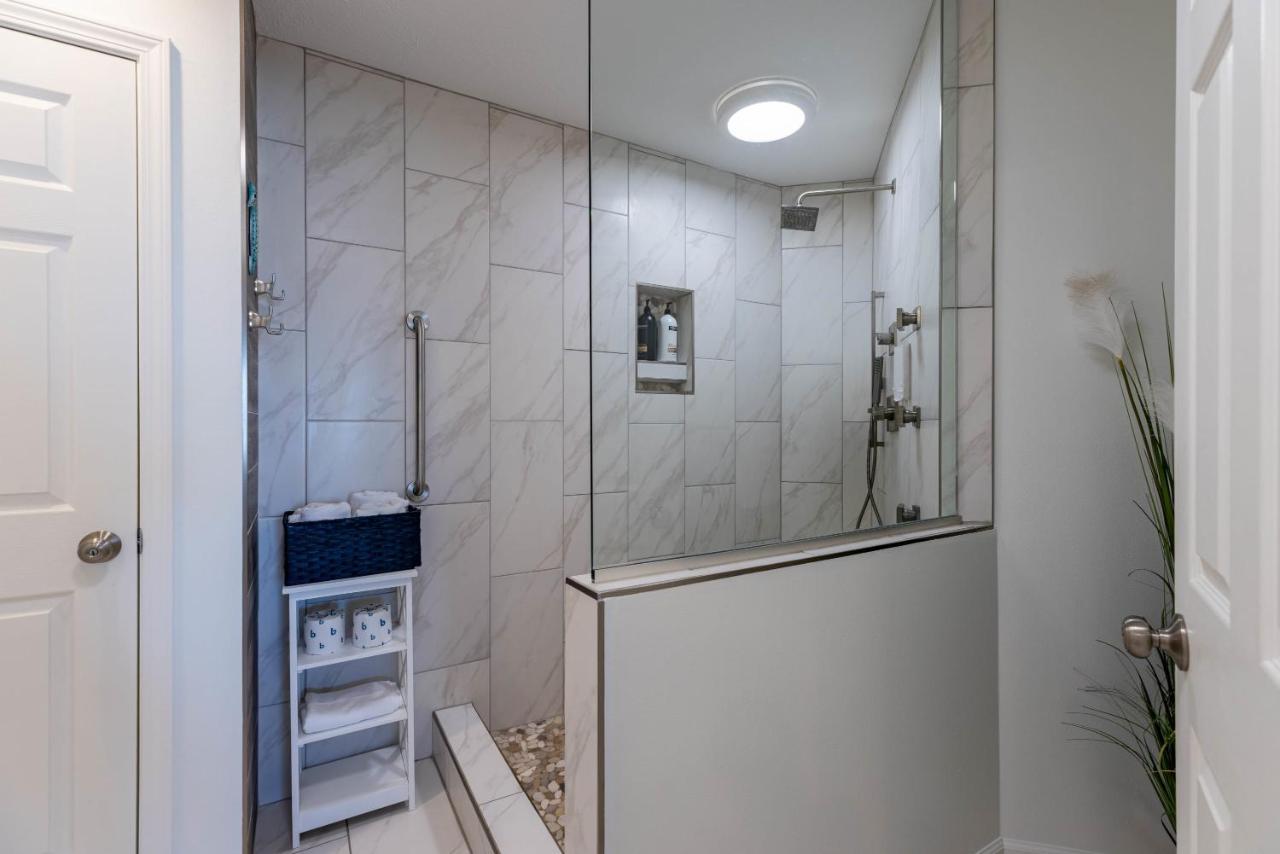 B 32-1 Spacious Close To Pool