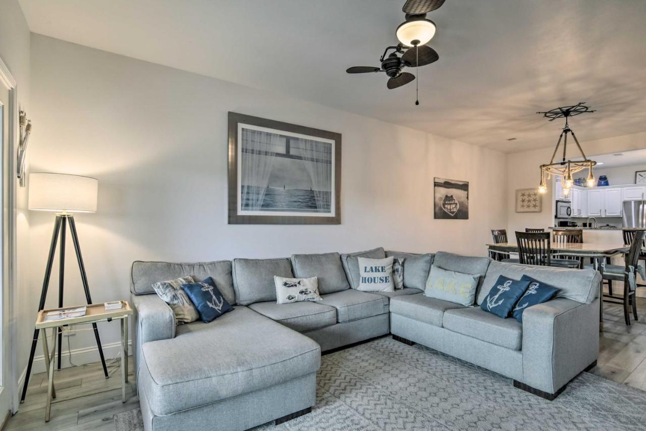 Resort-style With Views And Patio! Apartment Branson
