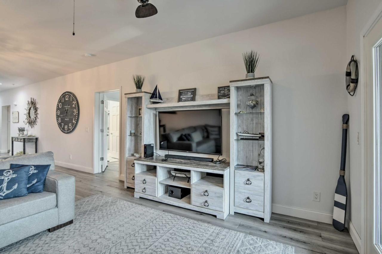 Apartment Resort-style With Views And Patio! Branson