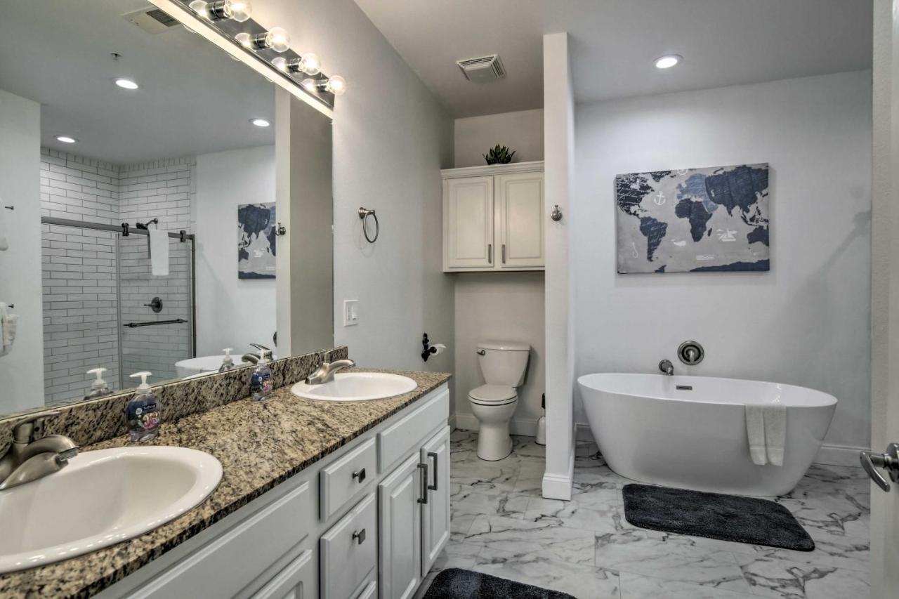 Resort-style With Views And Patio! Apartment Branson